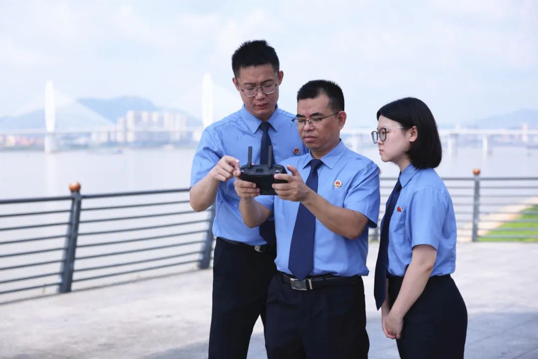 沉浸式“理论+实操”无人机建模集训 让科技之翼护航公益